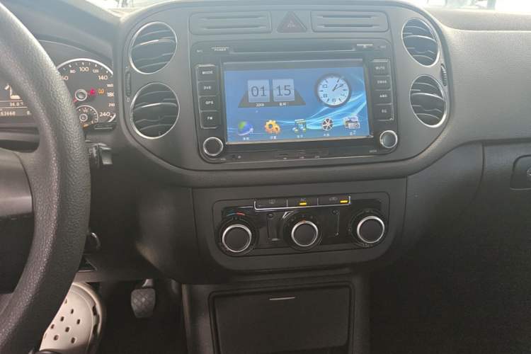Used Volkswagen Tiguan 2012 1.8TSI Manual Two-Wheel Drive Urban Edition Audio And AC Panel