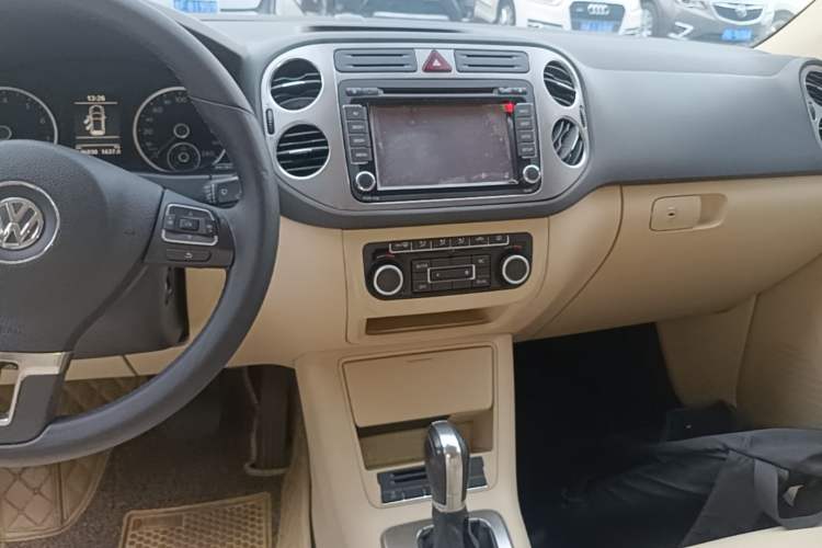 Used Volkswagen Tiguan 2012 1.8TSI Automatic Two-Wheel Drive Trend Edition Audio And AC Panel
