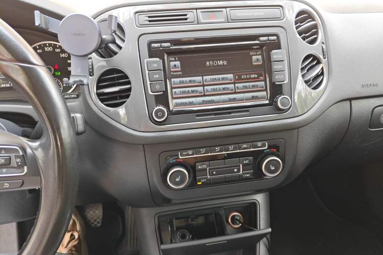 Used Volkswagen Tiguan 2012 2.0 TSI Comfort Edition Audio And AC Panel