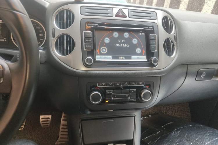Used Volkswagen Tiguan 2012 1.8TSI Manual Two-Wheel Drive Enjoyment Edition Audio And AC Panel