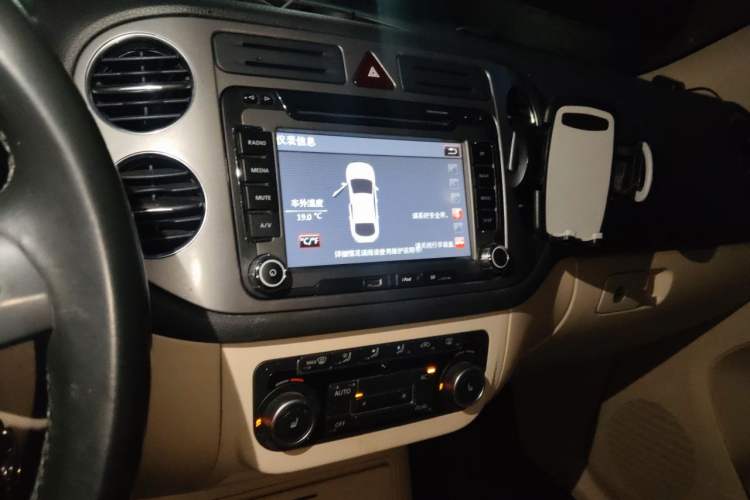 Used Volkswagen Tiguan 2012 1.8TSI Automatic All-Wheel Drive Elite Edition Audio And AC Panel