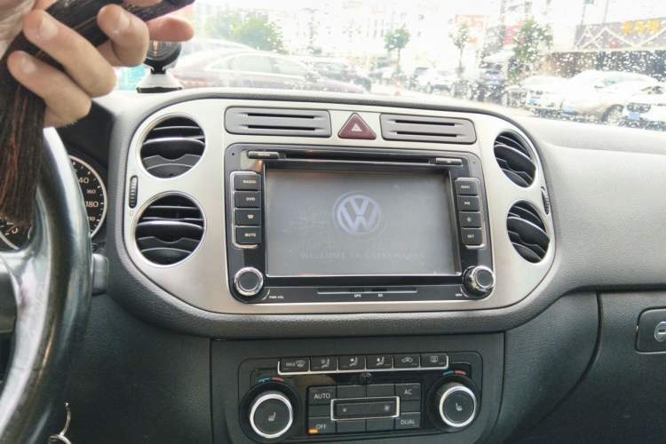 Used Volkswagen Tiguan 2012 1.8TSI Automatic Two-Wheel Drive Elite Edition Audio And AC Panel