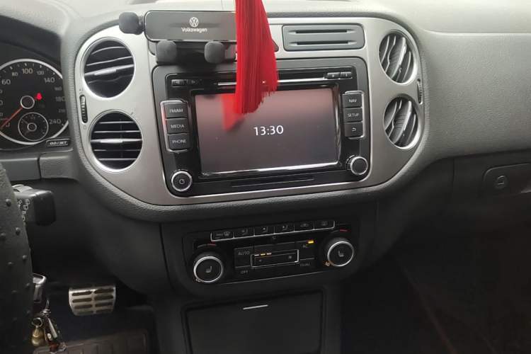 Used Volkswagen Tiguan 2012 1.8TSI Automatic Two-Wheel Drive Zhaoshi Edition Audio And AC Panel