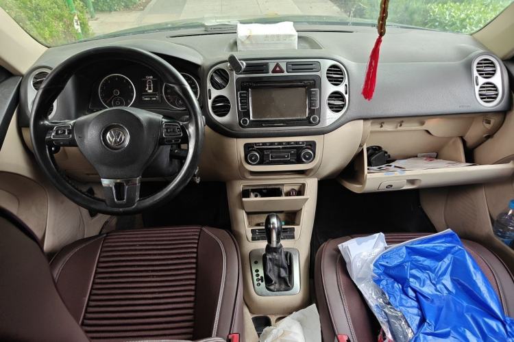 Used Volkswagen Tiguan 2012 1.8TSI Automatic Two-Wheel Drive Zhaoshi Edition Center Console