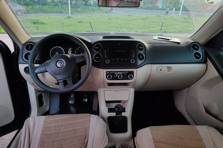 Used Volkswagen Tiguan 2012 1.8TSI Manual Two-Wheel Drive Urban Edition Center Console