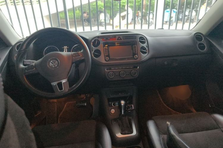 Used Volkswagen Tiguan 2012 2.0 TSI Automatic All-Wheel Drive Elite Edition Center Console