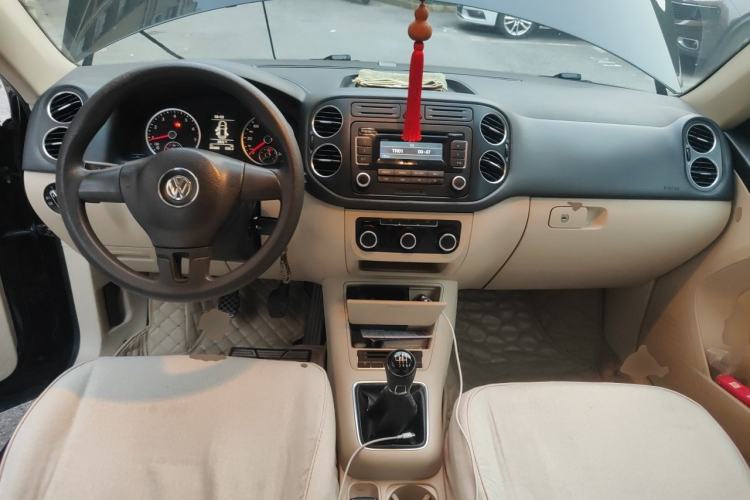 Used Volkswagen Tiguan 2012 1.4TSI Manual Two-Wheel-Drive Urban Edition Center Console