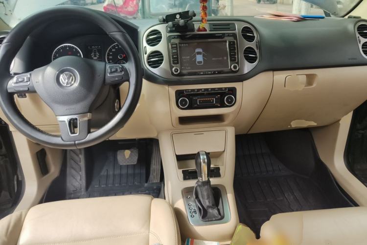 Used Volkswagen Tiguan 2012 1.8TSI Automatic All-Wheel Drive Elite Edition Center Console