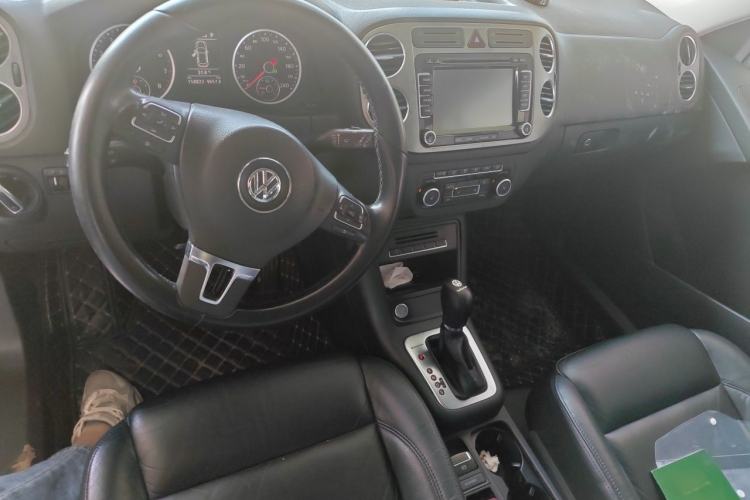 Used Volkswagen Tiguan 2012 1.8TSI Automatic All-Wheel Drive Fashion Edition Center Console