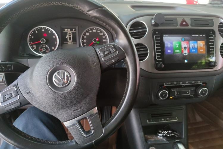 Used Volkswagen Tiguan 2012 2.0 TSI Automatic All-Wheel Drive Flagship Edition Center Console