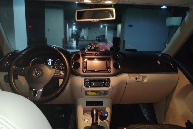 Used Volkswagen Tiguan 2012 2.0 TSI Automatic All-Wheel Drive Flagship Edition Center Console