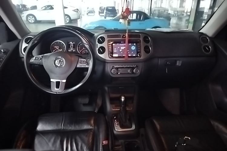Used Volkswagen Tiguan 2012 1.8TSI Automatic All-Wheel Drive Fashion Edition Center Console