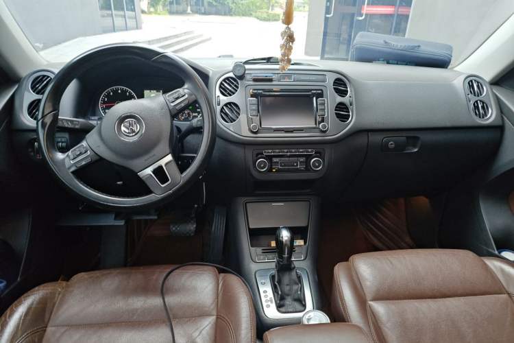 Used Volkswagen Tiguan 2012 2.0 TSI Comfort Edition Center Console
