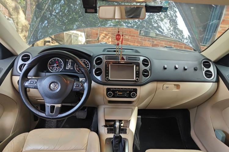 Used Volkswagen Tiguan 2012 1.8TSI Automatic Two-Wheel Drive Elite Edition Center Console
