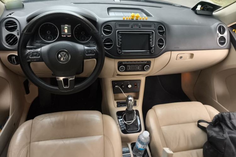 Used Volkswagen Tiguan  Center Console