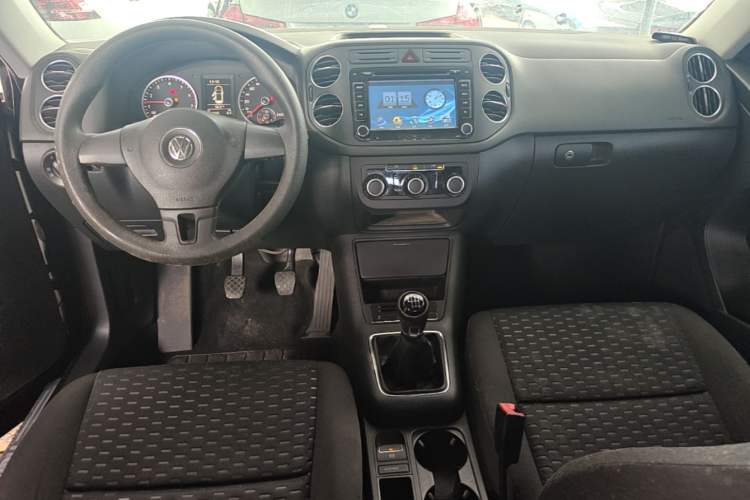 Used Volkswagen Tiguan 2012 1.8TSI Manual Two-Wheel Drive Urban Edition Center Console