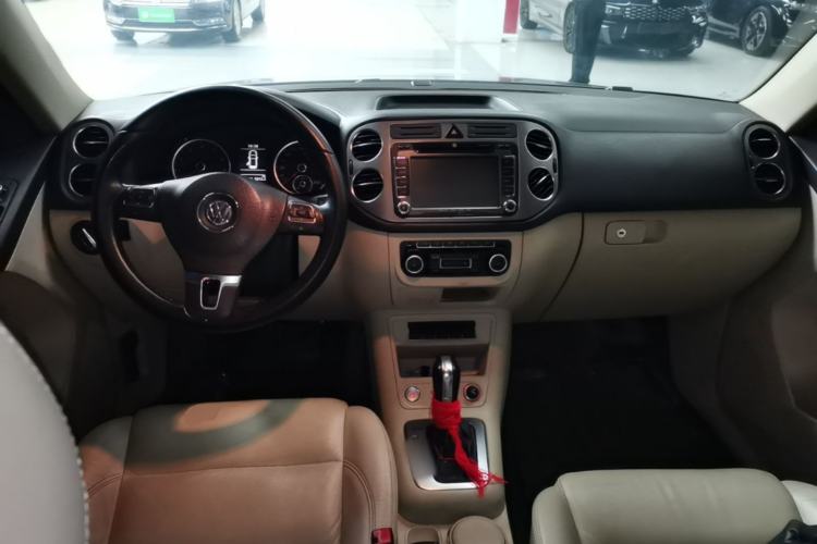 Used Volkswagen Tiguan 2012 2.0 TSI Automatic All-Wheel Drive Elite Edition Center Console