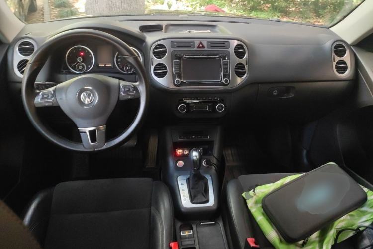 Used Volkswagen Tiguan 2012 2.0 TSI Automatic All-Wheel Drive Flagship Edition Center Console