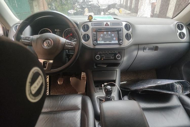 Used Volkswagen Tiguan 2012 1.8TSI Manual Two-Wheel Drive Enjoyment Edition Center Console