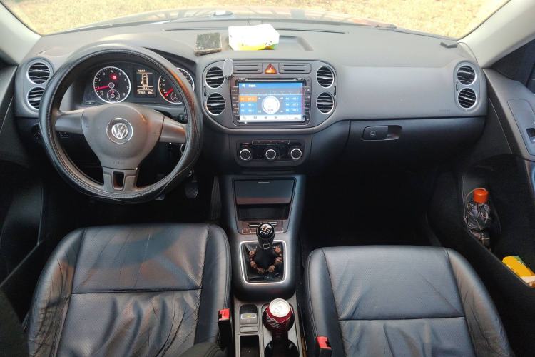 Used Volkswagen Tiguan 2012 1.8TSI Manual Two-Wheel Drive Urban Edition Center Console