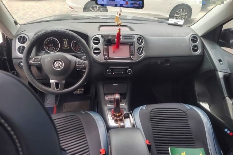 Used Volkswagen Tiguan 2012 1.8TSI Automatic Two-Wheel Drive Zhaoshi Edition Center Console