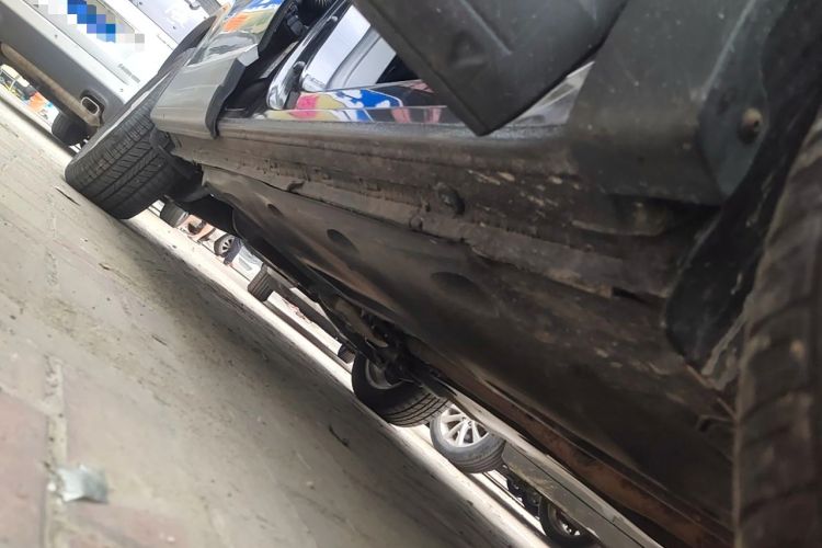 Used Volkswagen Tiguan 2012 1.8TSI Automatic Two-Wheel Drive Zhaoshi Edition Chassis Front Right
