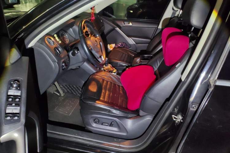 Used Volkswagen Tiguan 2012 2.0 TSI Automatic All-Wheel Drive Elite Edition Driver Seat