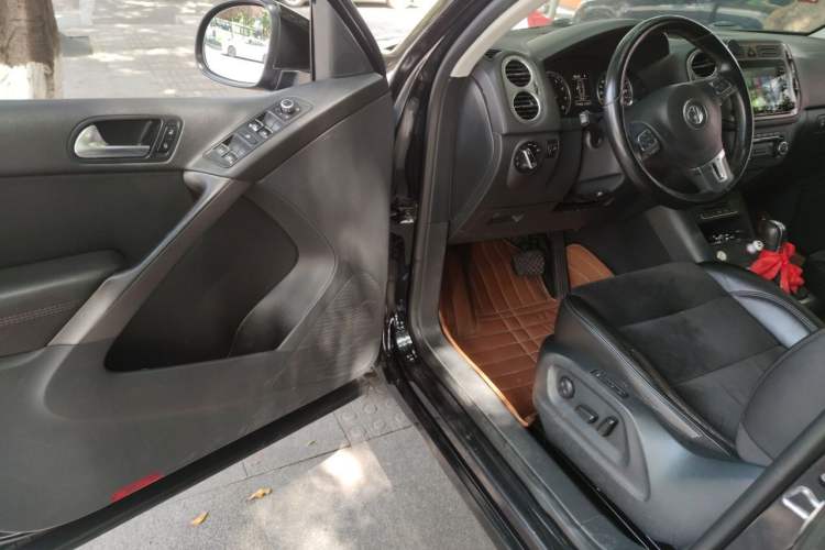 Used Volkswagen Tiguan 2012 2.0 TSI Automatic All-Wheel Drive Flagship Edition Driver Seat
