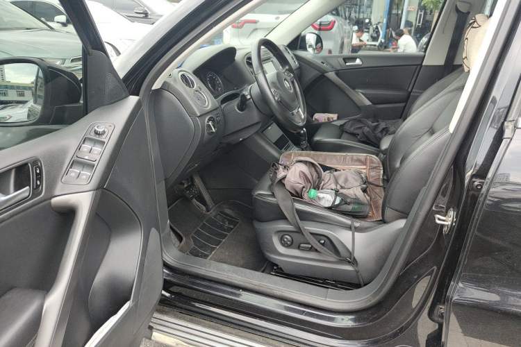 Used Volkswagen Tiguan 2012 1.8TSI Automatic All-Wheel Drive Elite Edition Driver Seat
