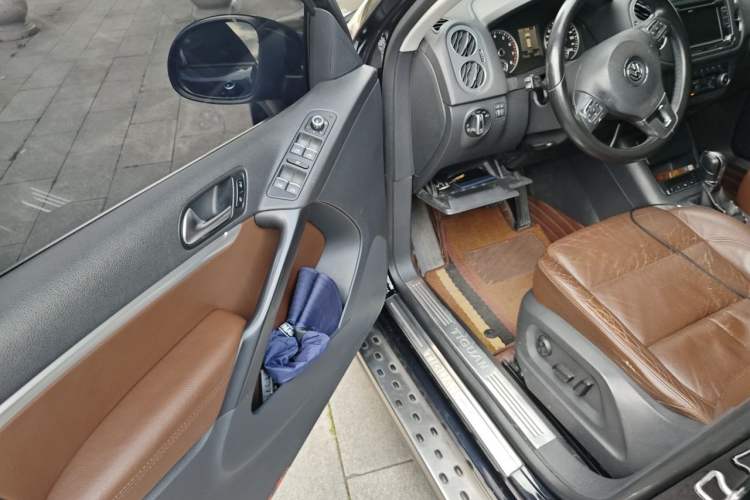 Used Volkswagen Tiguan 2012 2.0 TSI Comfort Edition Driver Seat