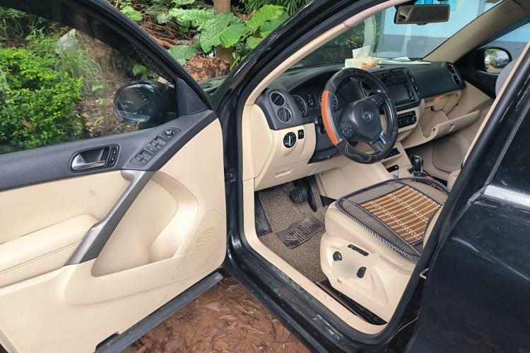 Used Volkswagen Tiguan 2012 2.0 TSI Automatic All-Wheel Drive Elite Edition Driver Seat