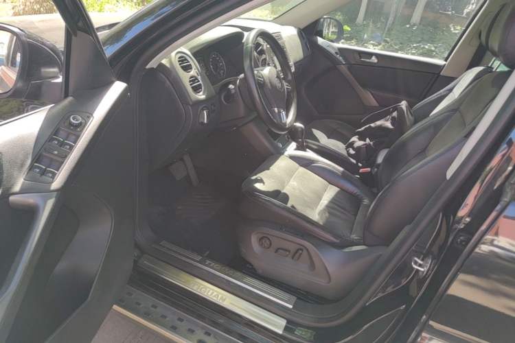 Used Volkswagen Tiguan 2012 2.0 TSI Automatic All-Wheel Drive Flagship Edition Driver Seat