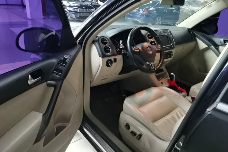 Used Volkswagen Tiguan 2012 2.0 TSI Automatic All-Wheel Drive Elite Edition Driver Seat