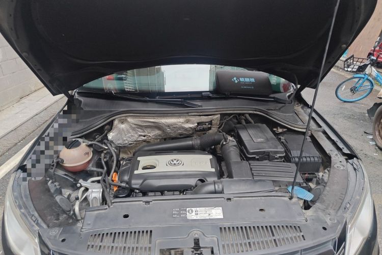 Used Volkswagen Tiguan 2012 2.0 TSI Automatic All-Wheel Drive Flagship Edition Engine Bay