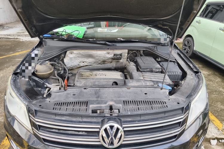 Used Volkswagen Tiguan 2012 2.0 TSI Automatic All-Wheel Drive Flagship Edition Engine Bay