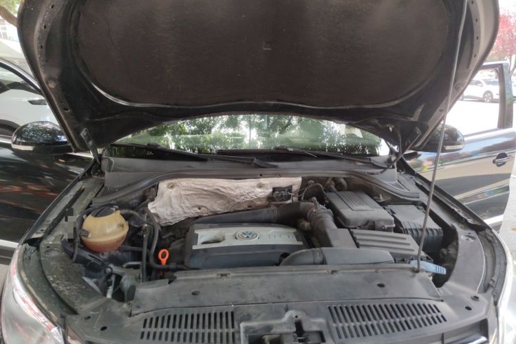 Used Volkswagen Tiguan 2012 2.0 TSI Automatic All-Wheel Drive Flagship Edition Engine Bay