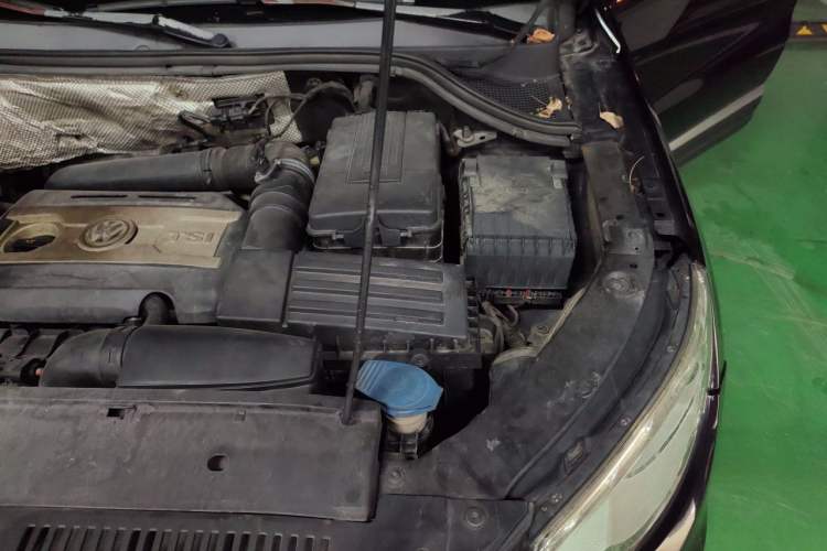 Used Volkswagen Tiguan 2012 2.0 TSI Automatic All-Wheel Drive Elite Edition Engine Bay Left