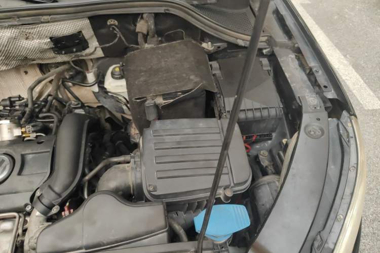 Used Volkswagen Tiguan 2012 1.4TSI Manual Two-Wheel-Drive Urban Edition Engine Bay Left