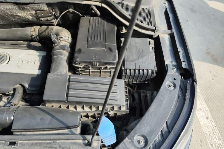 Used Volkswagen Tiguan 2012 2.0 TSI Comfort Edition Engine Bay Left