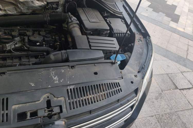 Used Volkswagen Tiguan 2012 1.8TSI Automatic Two-Wheel Drive Urban Edition Engine Bay Left