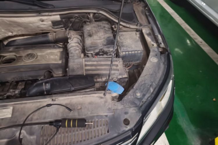 Used Volkswagen Tiguan 2012 2.0 TSI Comfort Edition Engine Bay Left