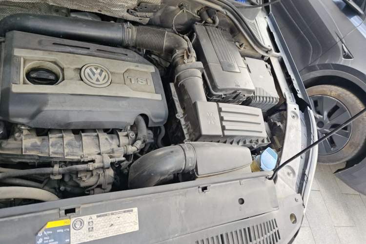Used Volkswagen Tiguan 2012 2.0 TSI Comfort Edition Engine Bay Left