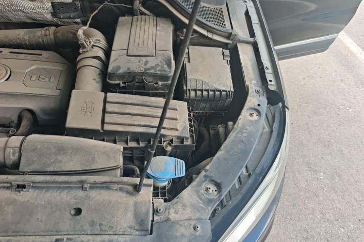 Used Volkswagen Tiguan 2012 2.0 TSI Comfort Edition Engine Bay Left