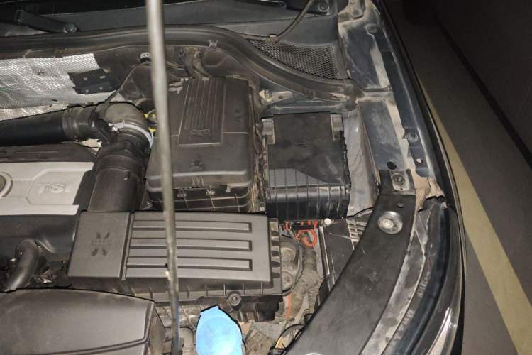 Used Volkswagen Tiguan 2012 2.0 TSI Comfort Edition Engine Bay Left