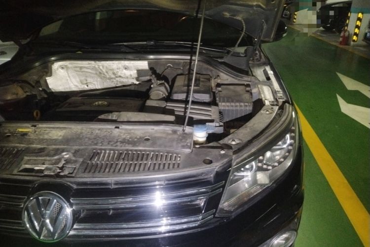 Used Volkswagen Tiguan 2012 2.0 TSI Comfort Edition Engine Bay Left