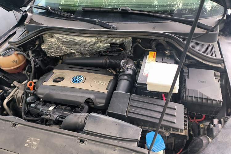 Used Volkswagen Tiguan 2012 2.0 TSI Automatic All-Wheel Drive Elite Edition Engine Bay Left