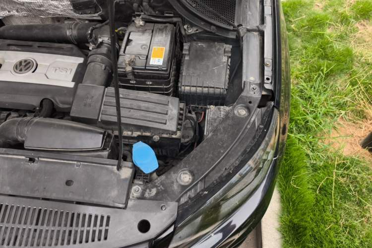 Used Volkswagen Tiguan  Engine Bay Left