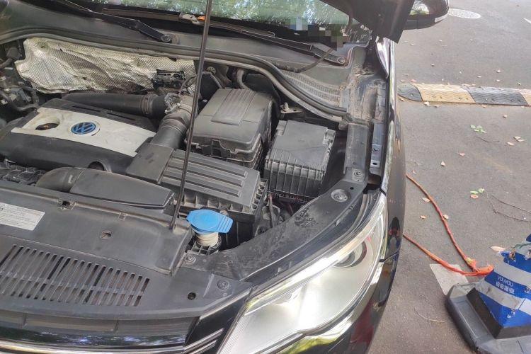 Used Volkswagen Tiguan 2012 2.0 TSI Automatic All-Wheel Drive Flagship Edition Engine Bay Left