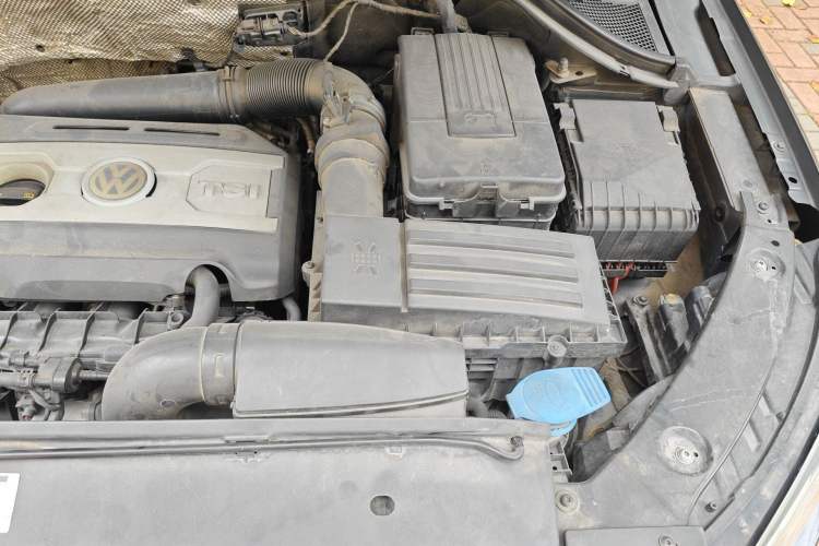Used Volkswagen Tiguan 2012 2.0 TSI Comfort Edition Engine Bay Left
