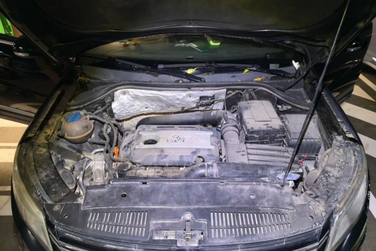 Used Volkswagen Tiguan 2012 2.0 TSI Automatic All-Wheel Drive Flagship Edition Engine Bay